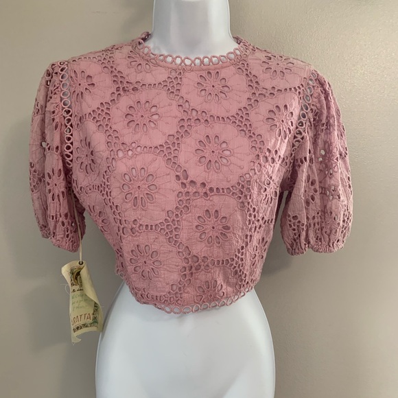 Aratta Silent Journey Tops - NWT Aratta Lace Crochet Puff Sleeve Crop Top - Dusty Rose